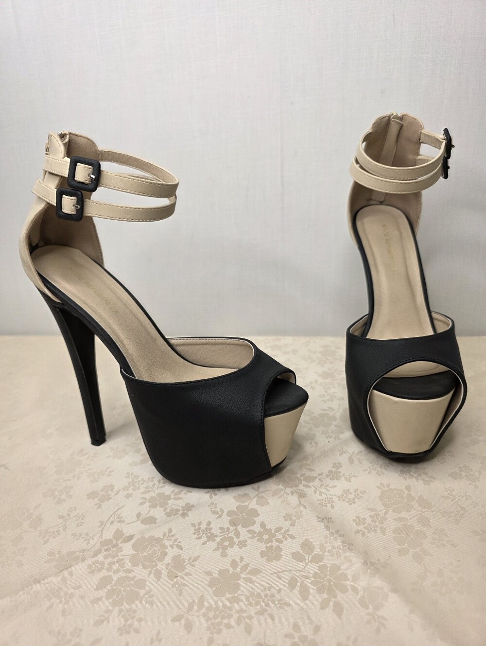 Shoe Republic LA Colorblock Platform Heels Ankle Strap Sandals Black Beige 7.5